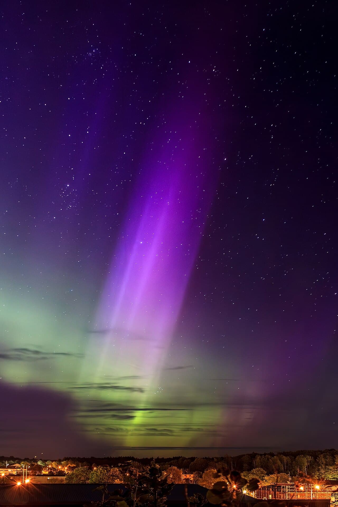 An aurora at northern latitudes. During the Carrington event, comparable displays were visible as far south as Cuba and the Caribbean.