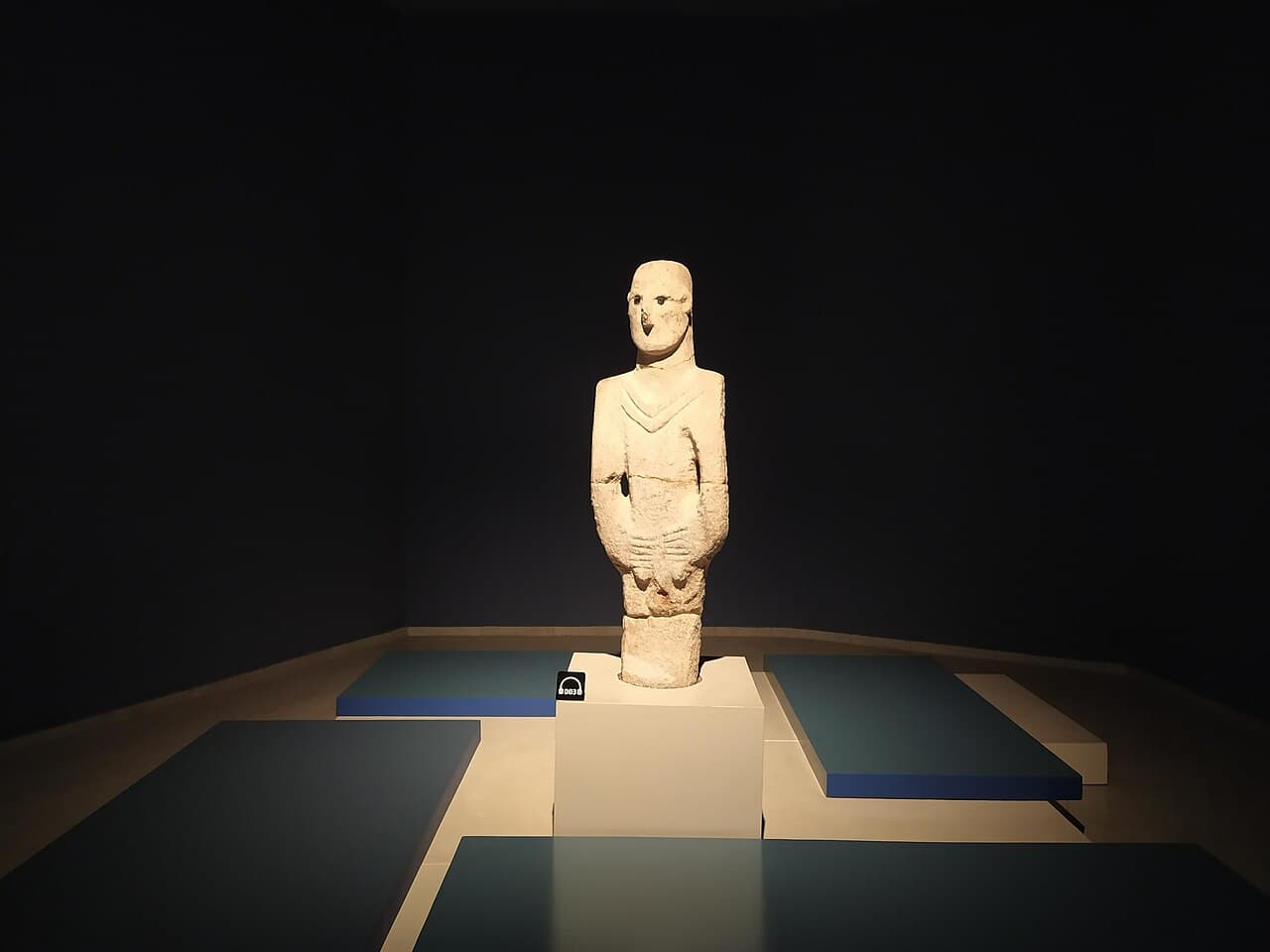 The Urfa Man, found 12 km from Göbekli Tepe at Yeni Mahalle, dates to roughly the same period. It is the oldest known life-size human statue.